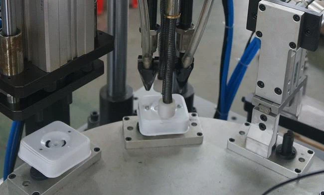 Automatic Insert And Screwing Machine